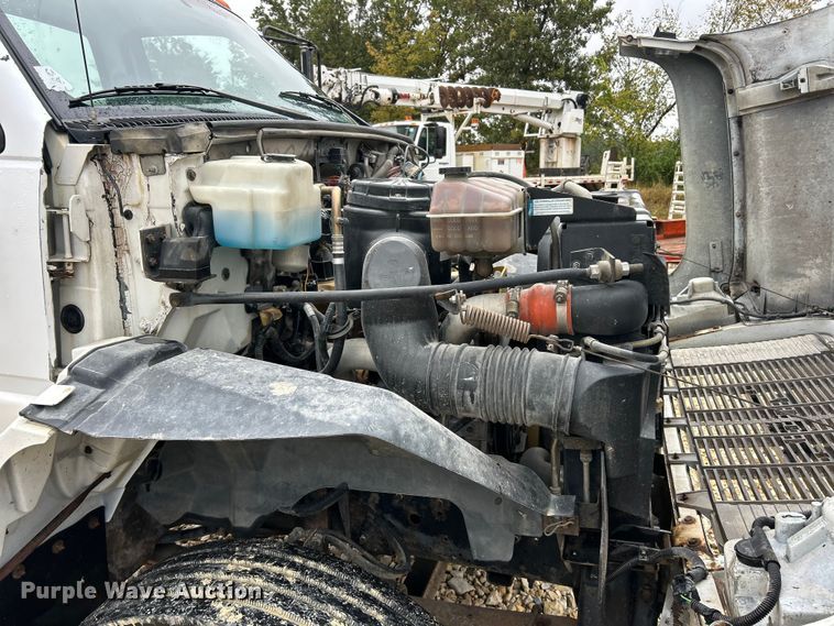 image for item ET6576 1999 Chevrolet C7500 truck cab and chassis