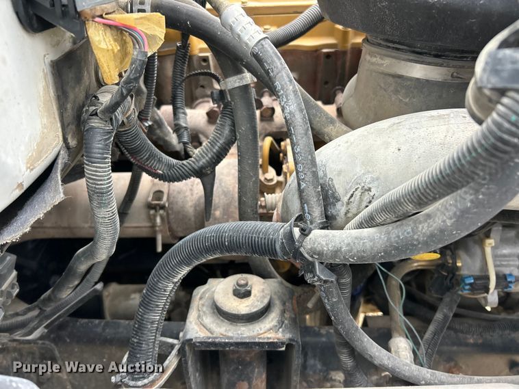 image for item ET6576 1999 Chevrolet C7500 truck cab and chassis