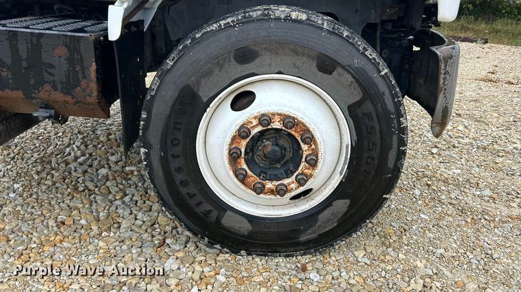 image for item ET6576 1999 Chevrolet C7500 truck cab and chassis