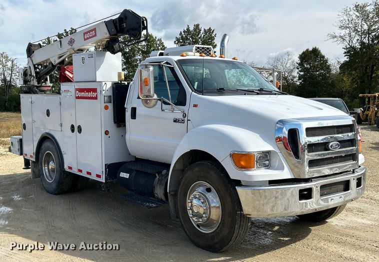 image for item ET6579 2005 Ford F750 Super Duty utility / service truck