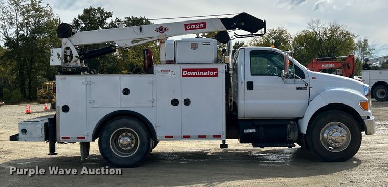 image for item ET6579 2005 Ford F750 Super Duty utility / service truck