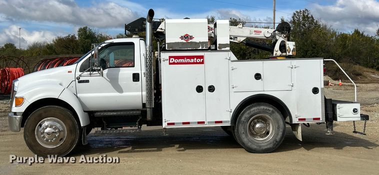 image for item ET6579 2005 Ford F750 Super Duty utility / service truck