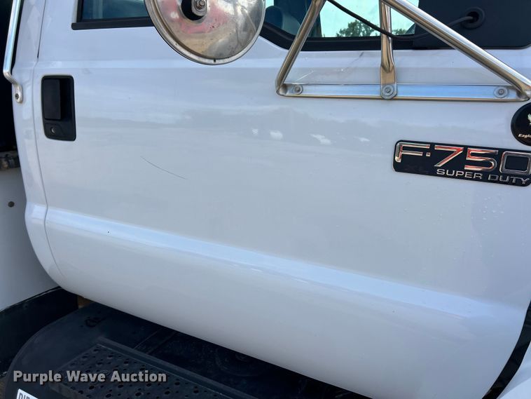 image for item ET6579 2005 Ford F750 Super Duty utility / service truck