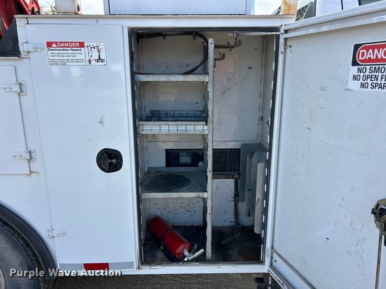 image for item ET6579 2005 Ford F750 Super Duty utility / service truck