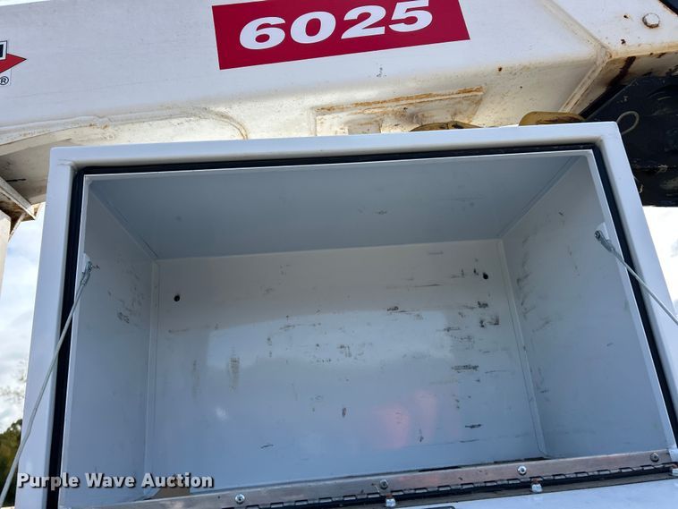 image for item ET6579 2005 Ford F750 Super Duty utility / service truck