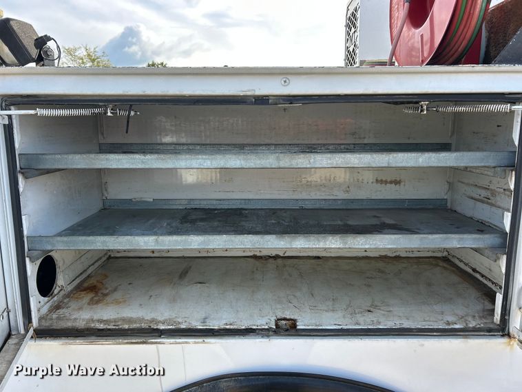 image for item ET6579 2005 Ford F750 Super Duty utility / service truck