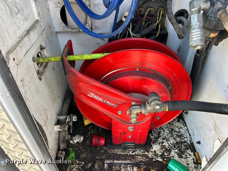 image for item ET6579 2005 Ford F750 Super Duty utility / service truck