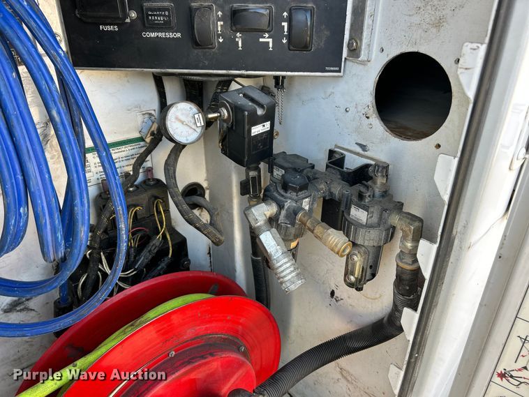 image for item ET6579 2005 Ford F750 Super Duty utility / service truck