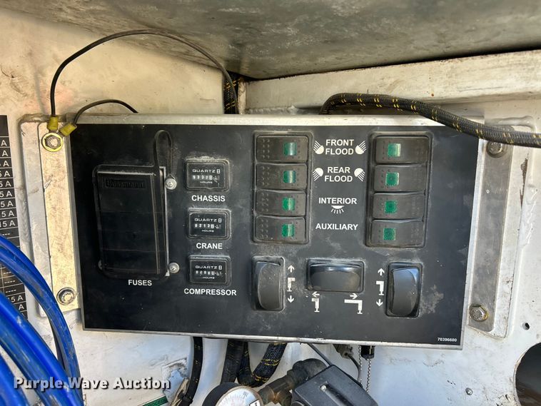 image for item ET6579 2005 Ford F750 Super Duty utility / service truck