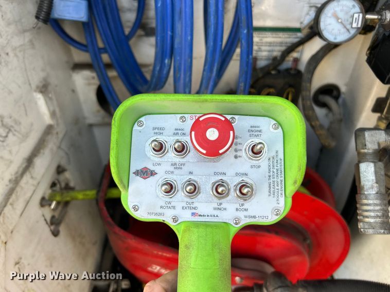 image for item ET6579 2005 Ford F750 Super Duty utility / service truck