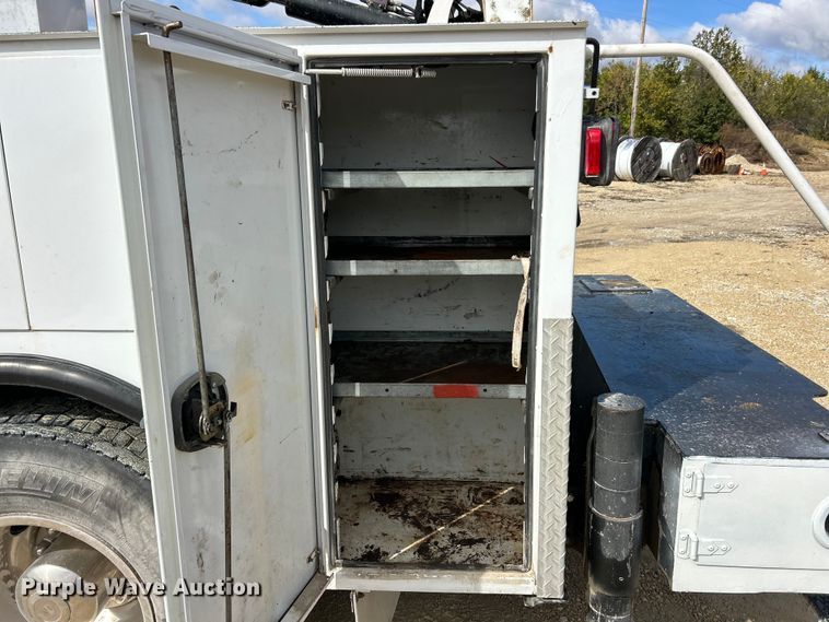 image for item ET6579 2005 Ford F750 Super Duty utility / service truck