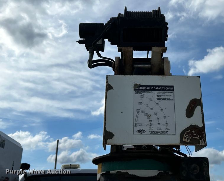 image for item ET6579 2005 Ford F750 Super Duty utility / service truck