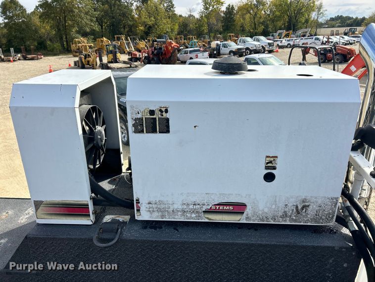 image for item ET6579 2005 Ford F750 Super Duty utility / service truck