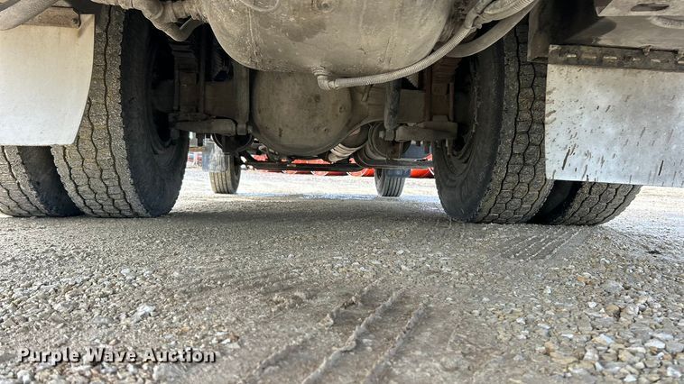 image for item ET6579 2005 Ford F750 Super Duty utility / service truck