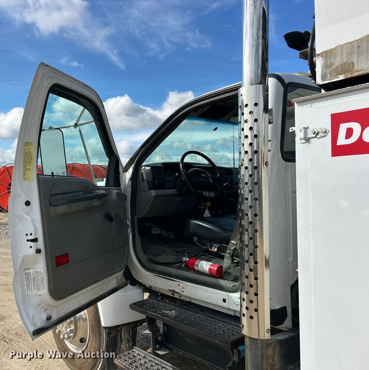 image for item ET6579 2005 Ford F750 Super Duty utility / service truck