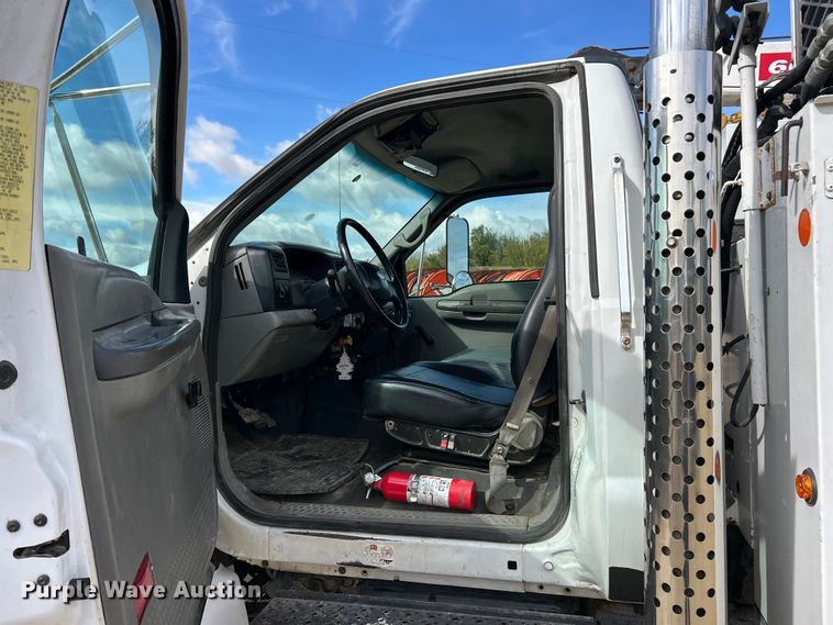 image for item ET6579 2005 Ford F750 Super Duty utility / service truck