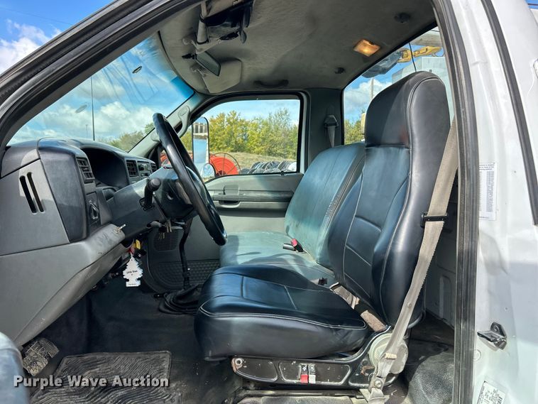 image for item ET6579 2005 Ford F750 Super Duty utility / service truck