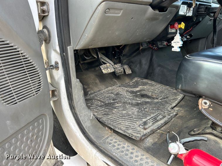 image for item ET6579 2005 Ford F750 Super Duty utility / service truck