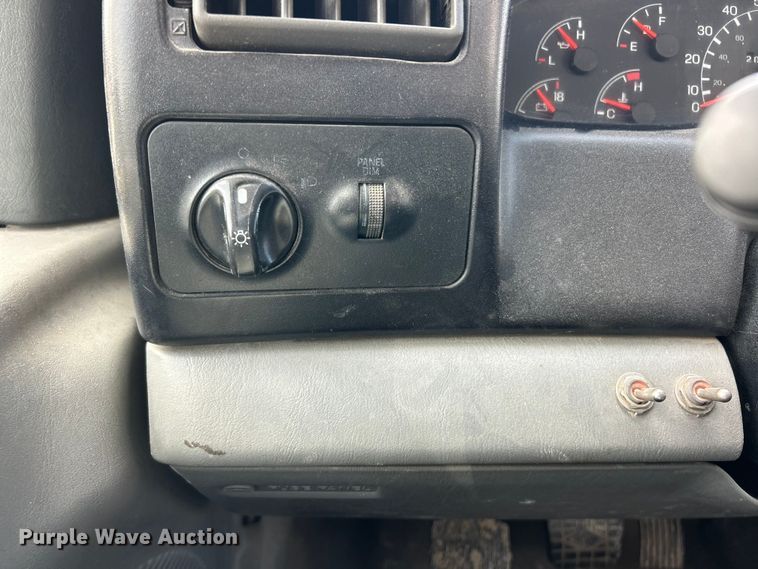 image for item ET6579 2005 Ford F750 Super Duty utility / service truck