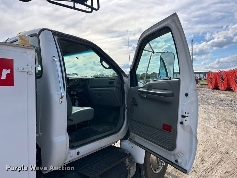 image for item ET6579 2005 Ford F750 Super Duty utility / service truck
