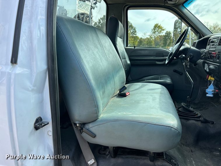 image for item ET6579 2005 Ford F750 Super Duty utility / service truck