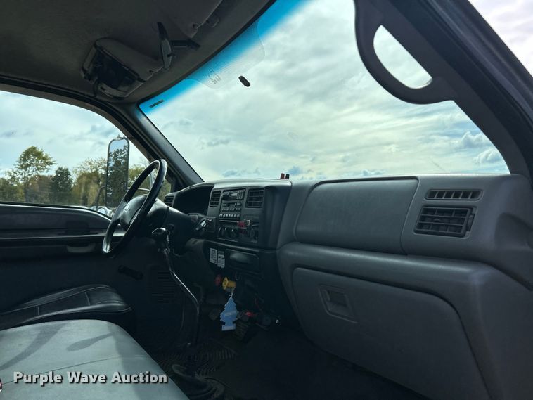 image for item ET6579 2005 Ford F750 Super Duty utility / service truck