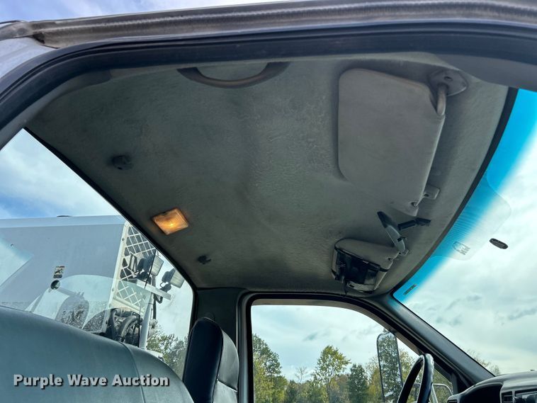 image for item ET6579 2005 Ford F750 Super Duty utility / service truck