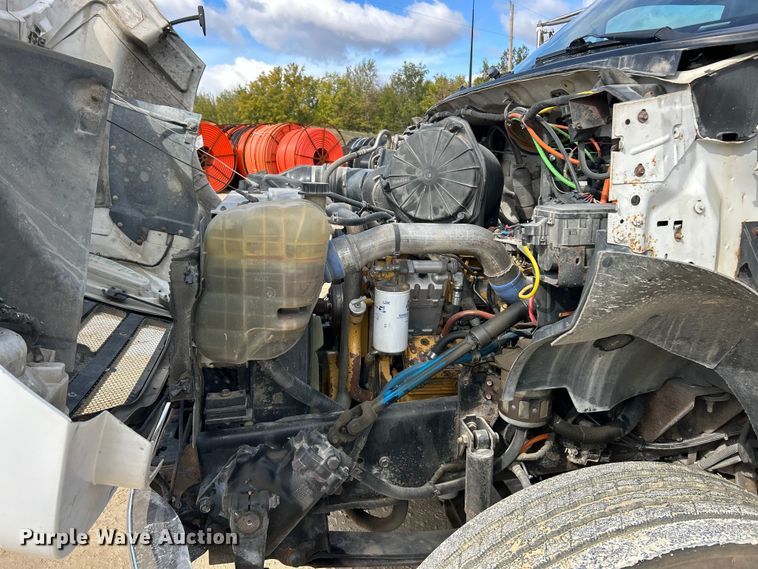 image for item ET6579 2005 Ford F750 Super Duty utility / service truck