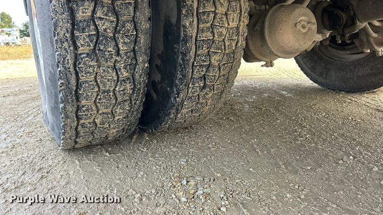 image for item ET6579 2005 Ford F750 Super Duty utility / service truck