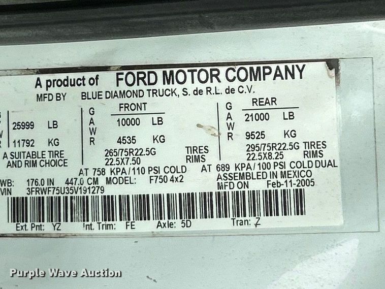 image for item ET6579 2005 Ford F750 Super Duty utility / service truck