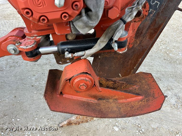 image for item ET6585 2007 Ditch Witch RT55 vibratory cable plow
