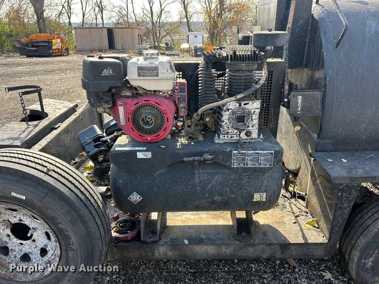 image for item ET6666 Seal Master  seal coat trailer