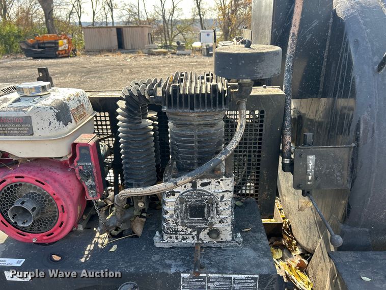 image for item ET6666 Seal Master  seal coat trailer