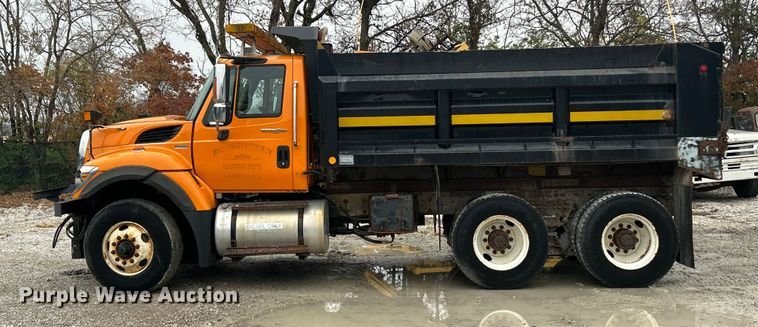 image for item ET6672 2010 International WorkStar dump truck