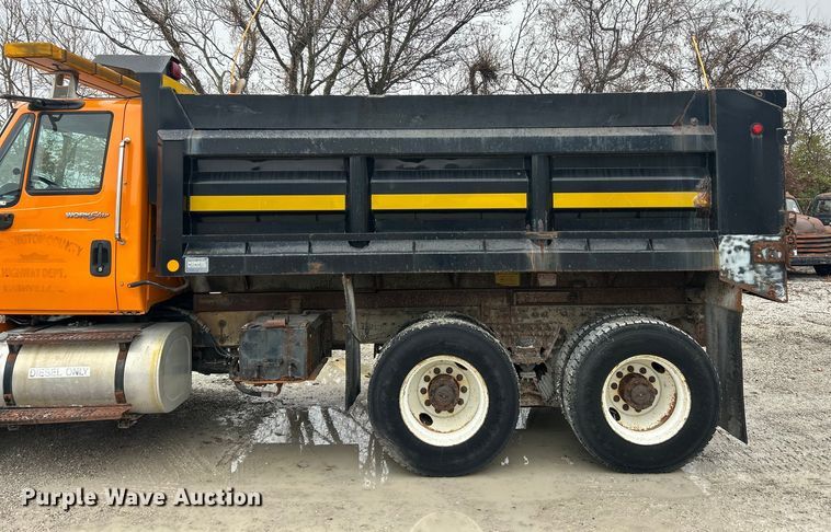 image for item ET6672 2010 International WorkStar dump truck