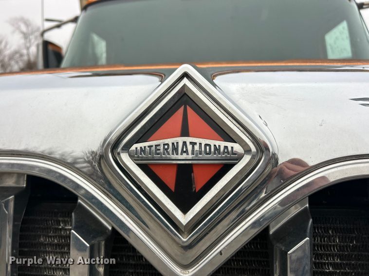 image for item ET6672 2010 International WorkStar dump truck