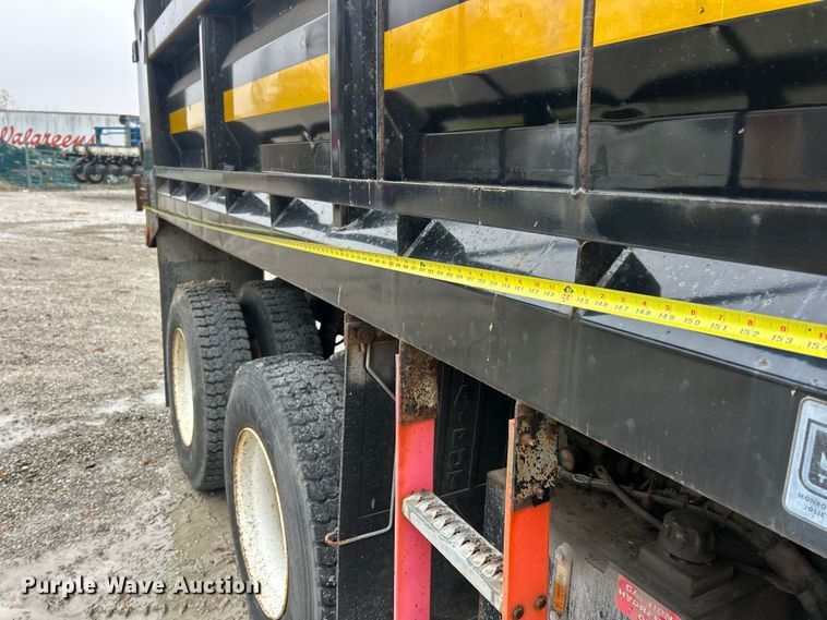 image for item ET6672 2010 International WorkStar dump truck