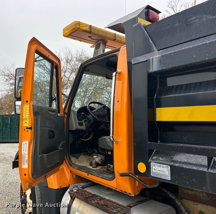 image for item ET6672 2010 International WorkStar dump truck