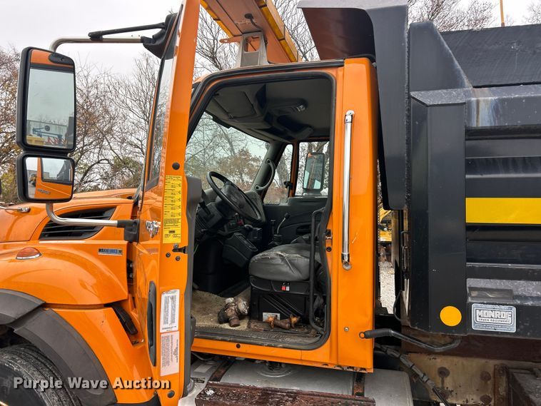 image for item ET6672 2010 International WorkStar dump truck