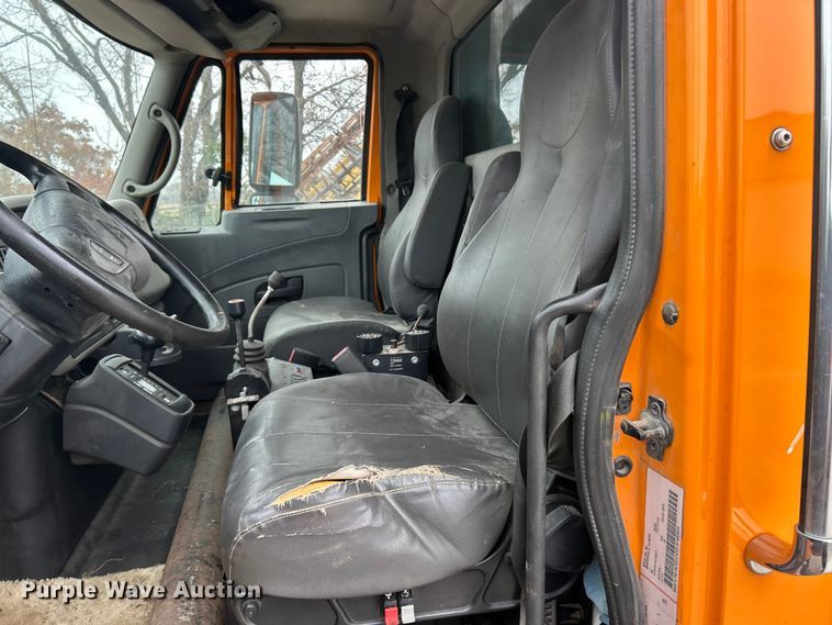 image for item ET6672 2010 International WorkStar dump truck