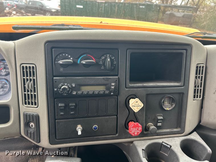 image for item ET6672 2010 International WorkStar dump truck