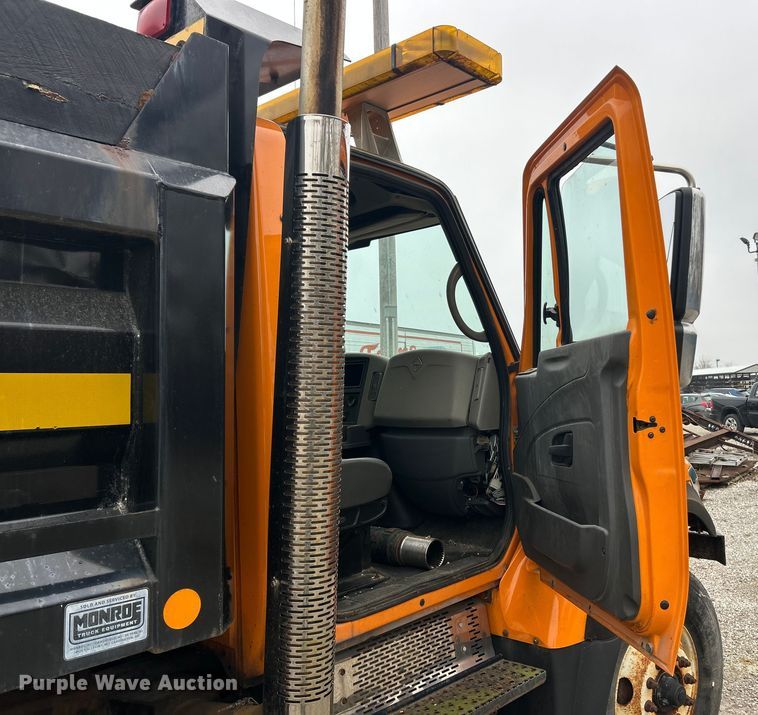 image for item ET6672 2010 International WorkStar dump truck