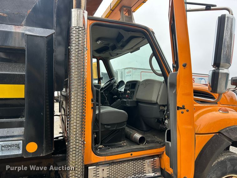 image for item ET6672 2010 International WorkStar dump truck