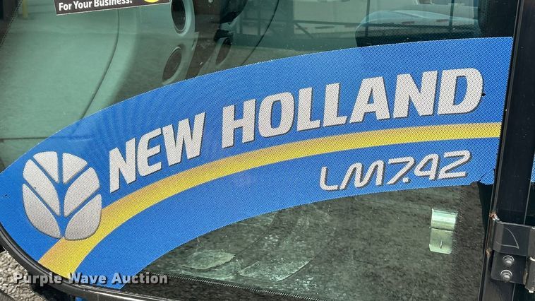 image for item ET6674 2021 New Holland LM7.42 telehandler