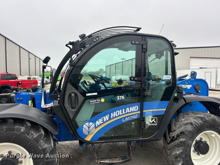 image for item ET6674 2021 New Holland LM7.42 telehandler