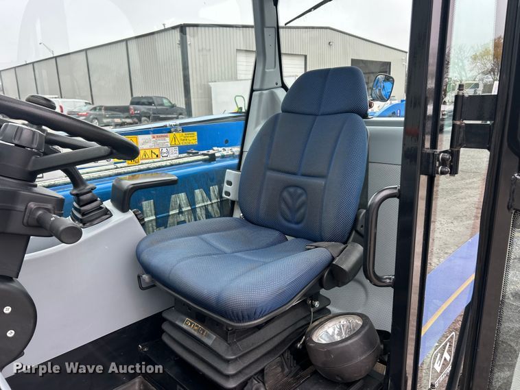 image for item ET6674 2021 New Holland LM7.42 telehandler