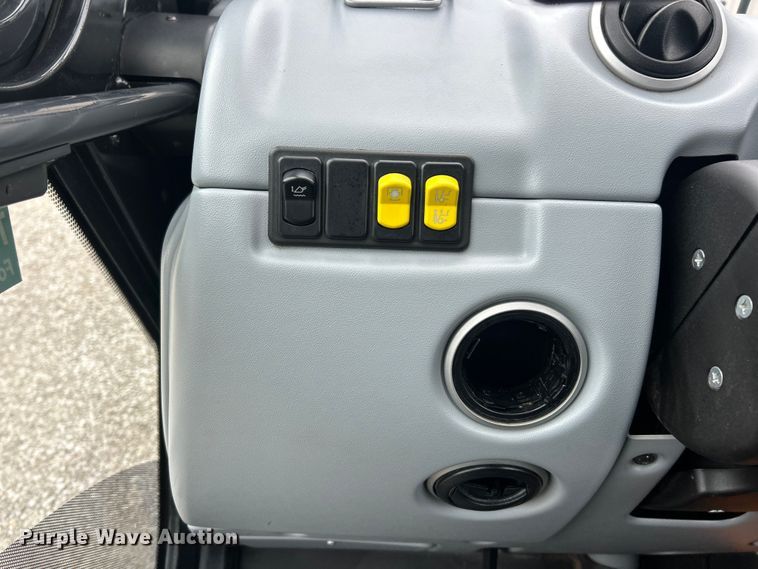 image for item ET6674 2021 New Holland LM7.42 telehandler