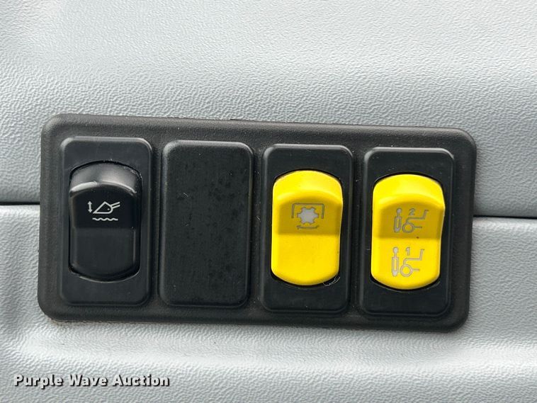 image for item ET6674 2021 New Holland LM7.42 telehandler