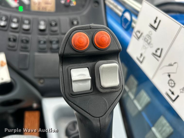 image for item ET6674 2021 New Holland LM7.42 telehandler