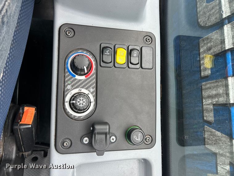 image for item ET6674 2021 New Holland LM7.42 telehandler